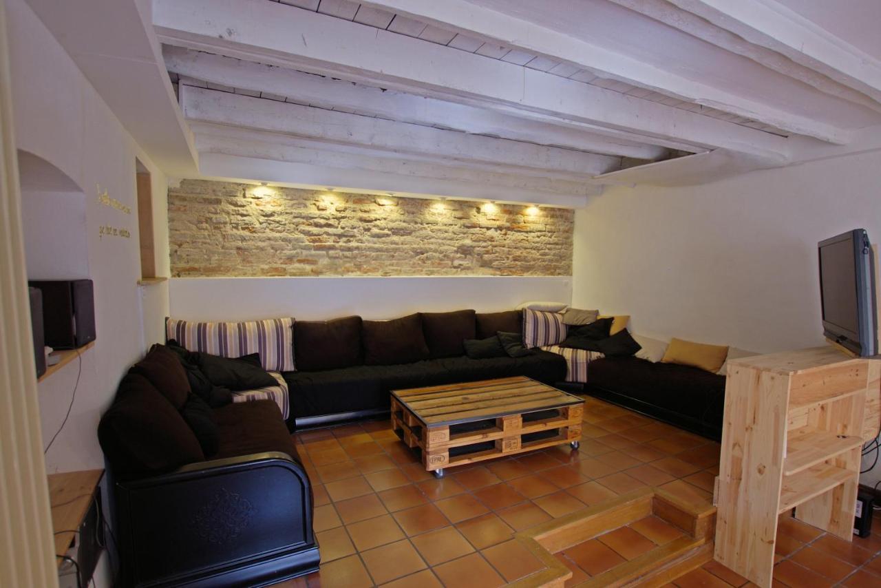 Hostel Les Cordees Liees Алби Екстериор снимка