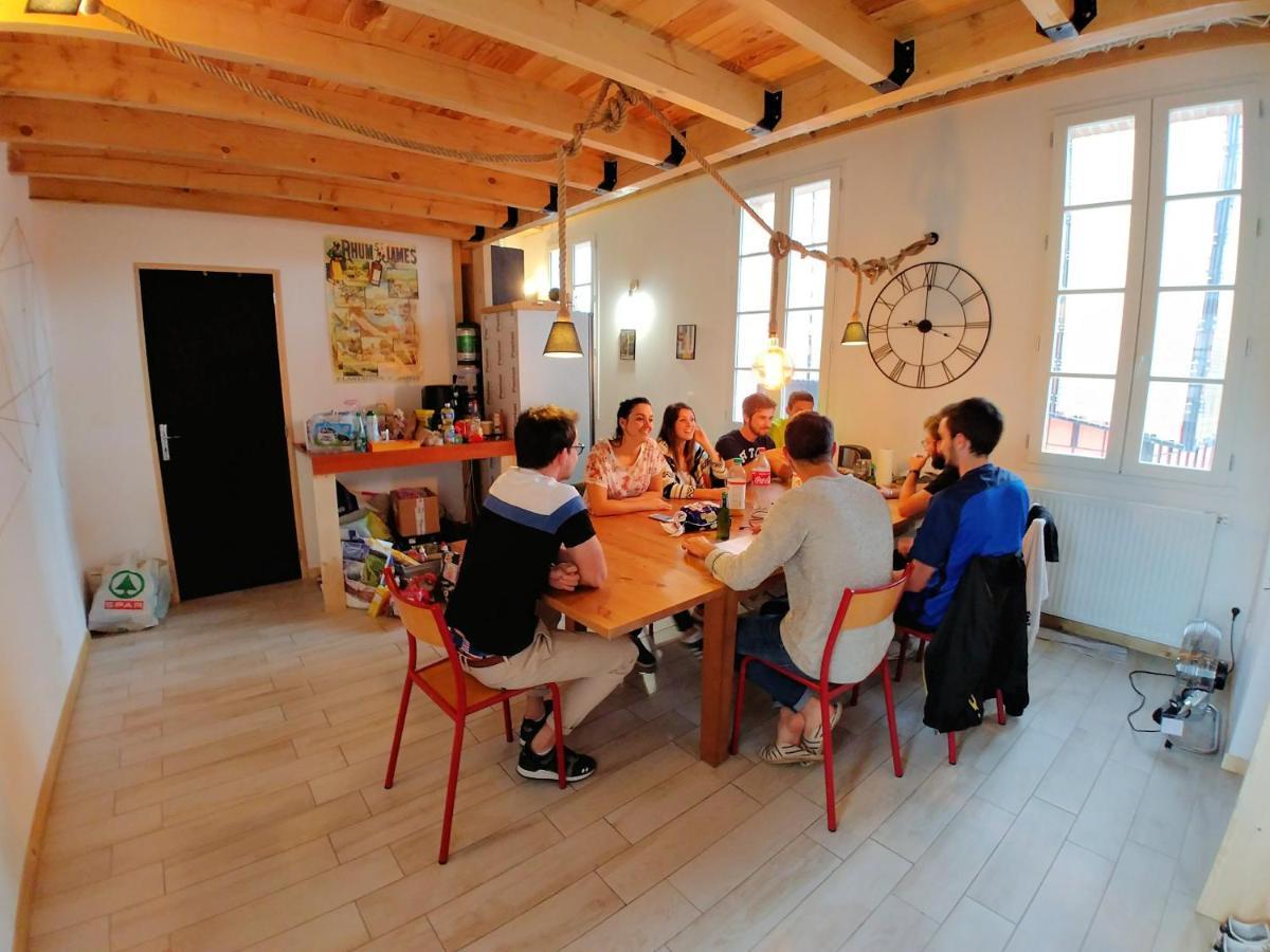Hostel Les Cordees Liees Алби Екстериор снимка