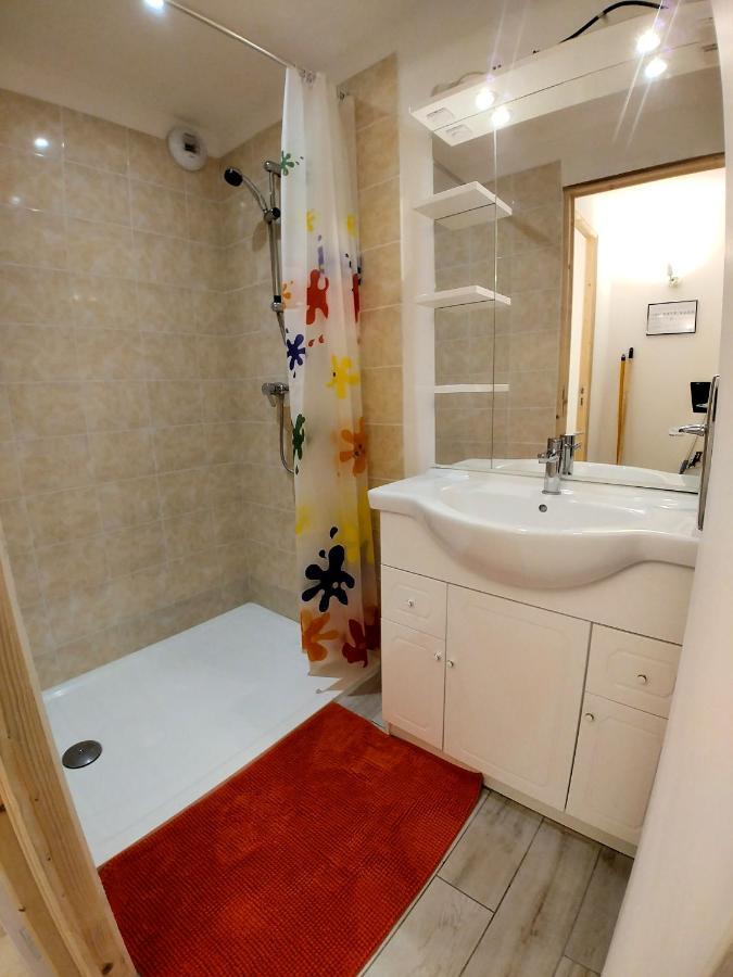 Hostel Les Cordees Liees Алби Екстериор снимка