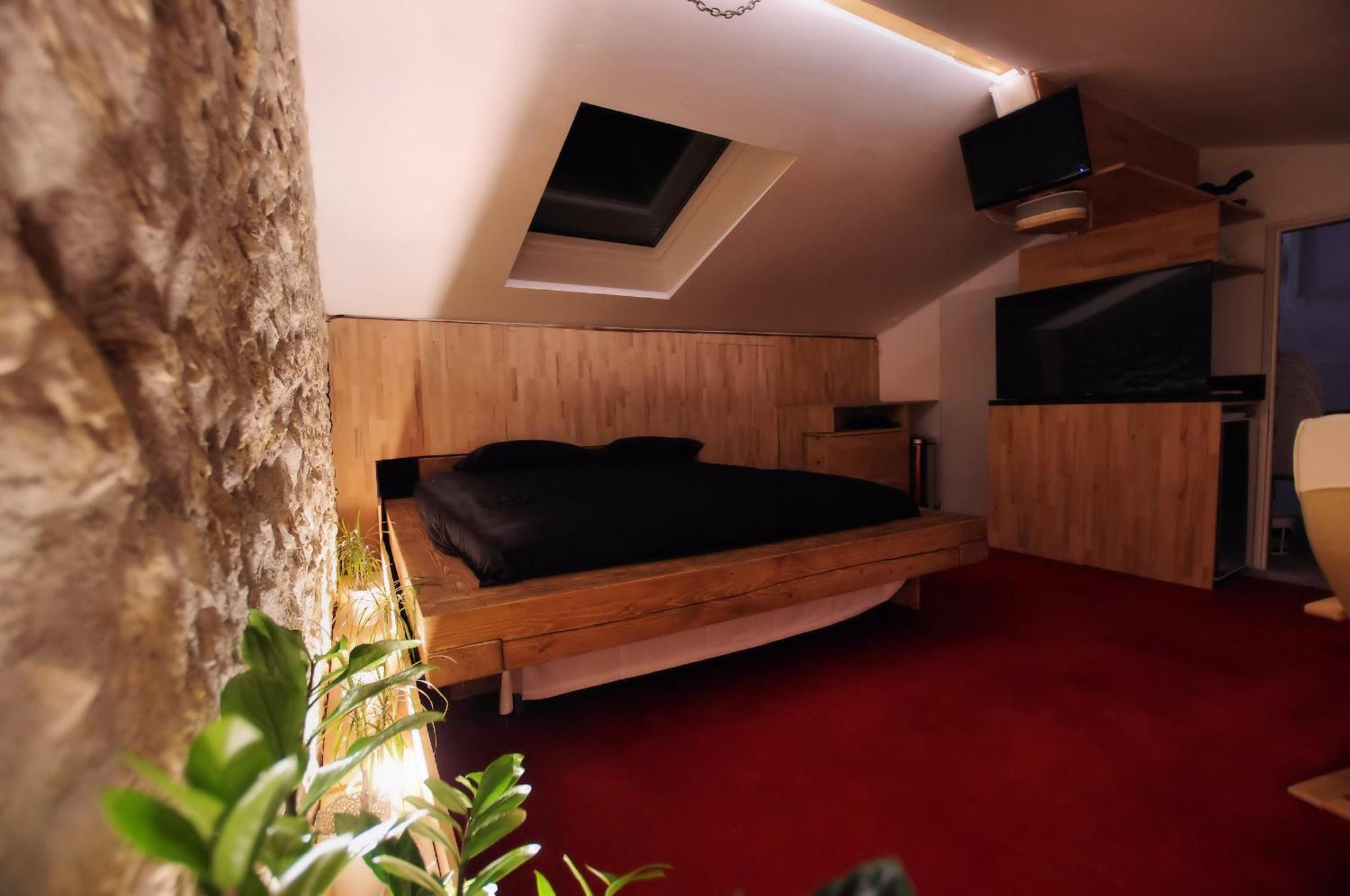 Hostel Les Cordees Liees Алби Екстериор снимка