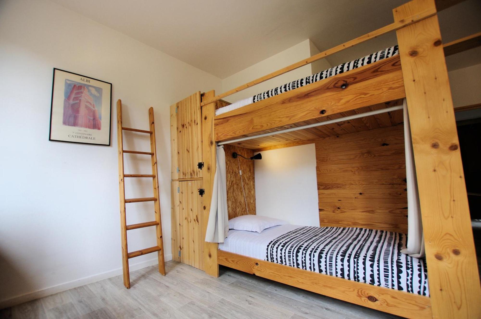 Hostel Les Cordees Liees Алби Екстериор снимка