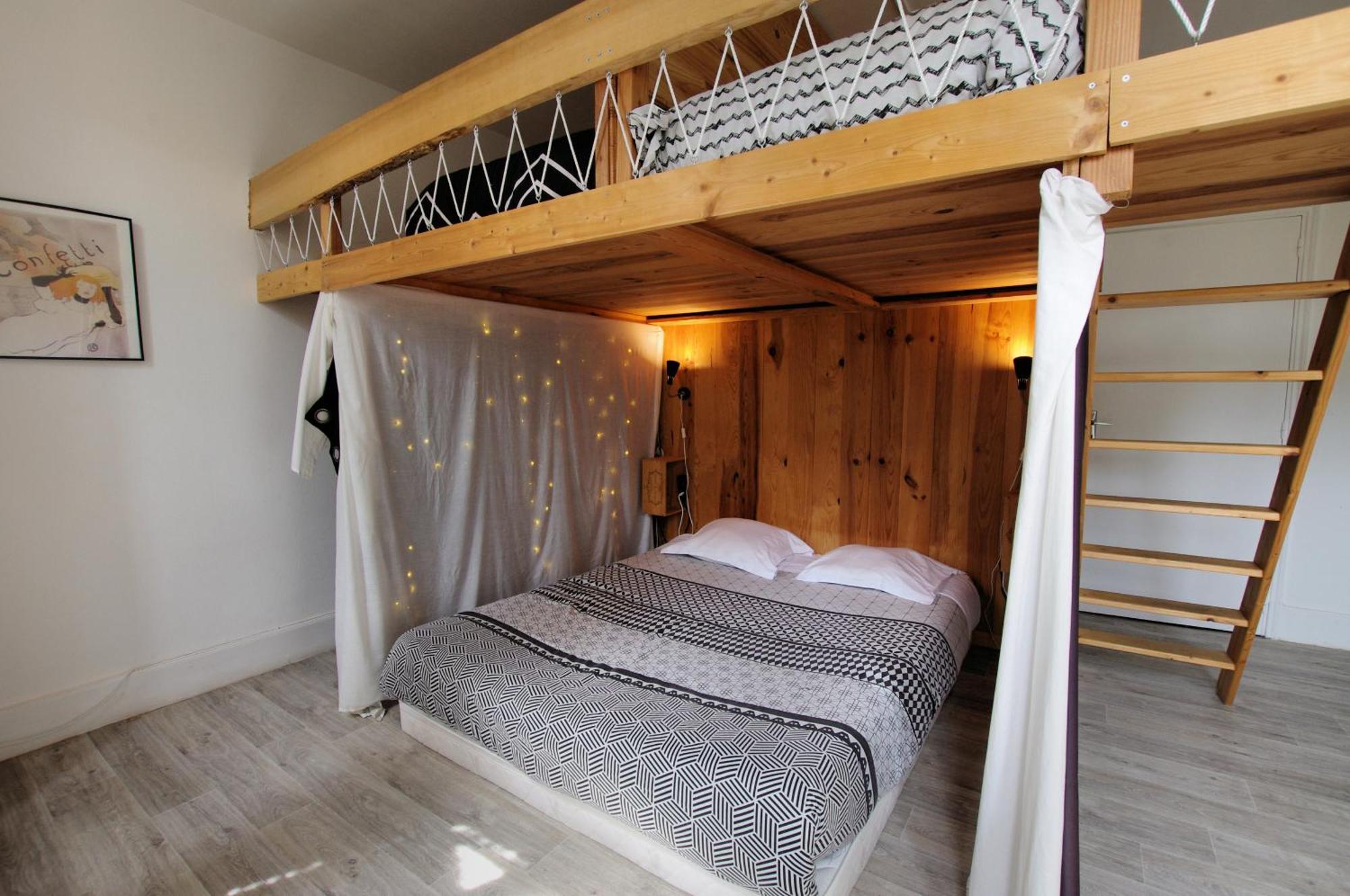 Hostel Les Cordees Liees Алби Екстериор снимка
